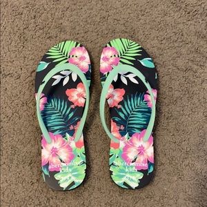 3/4 abercrombie  kids floral flip flops